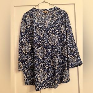 Women’s 1x blue/white print 3/4 sleeve shirt